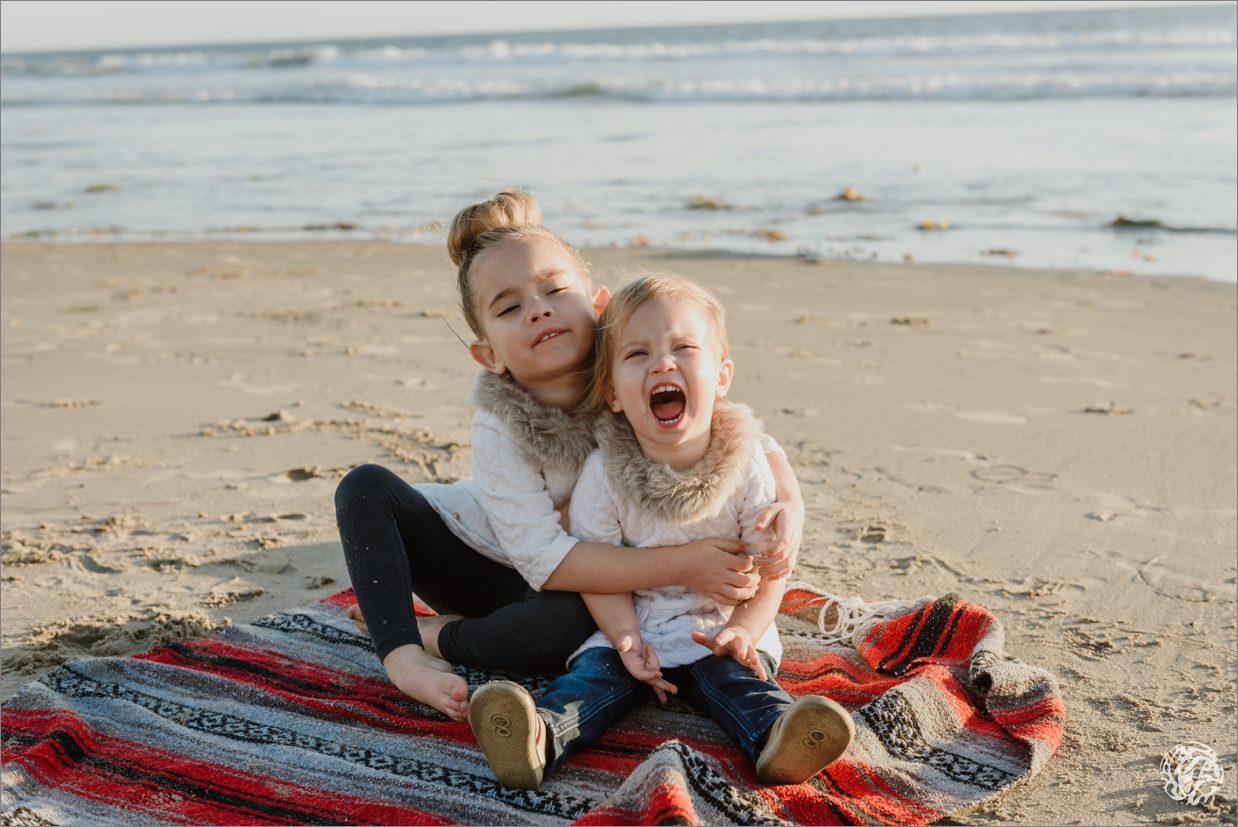 Sisters at the beach - funny screaming baby photo - Yana's Photos - Malibu beach Photographer .jpg