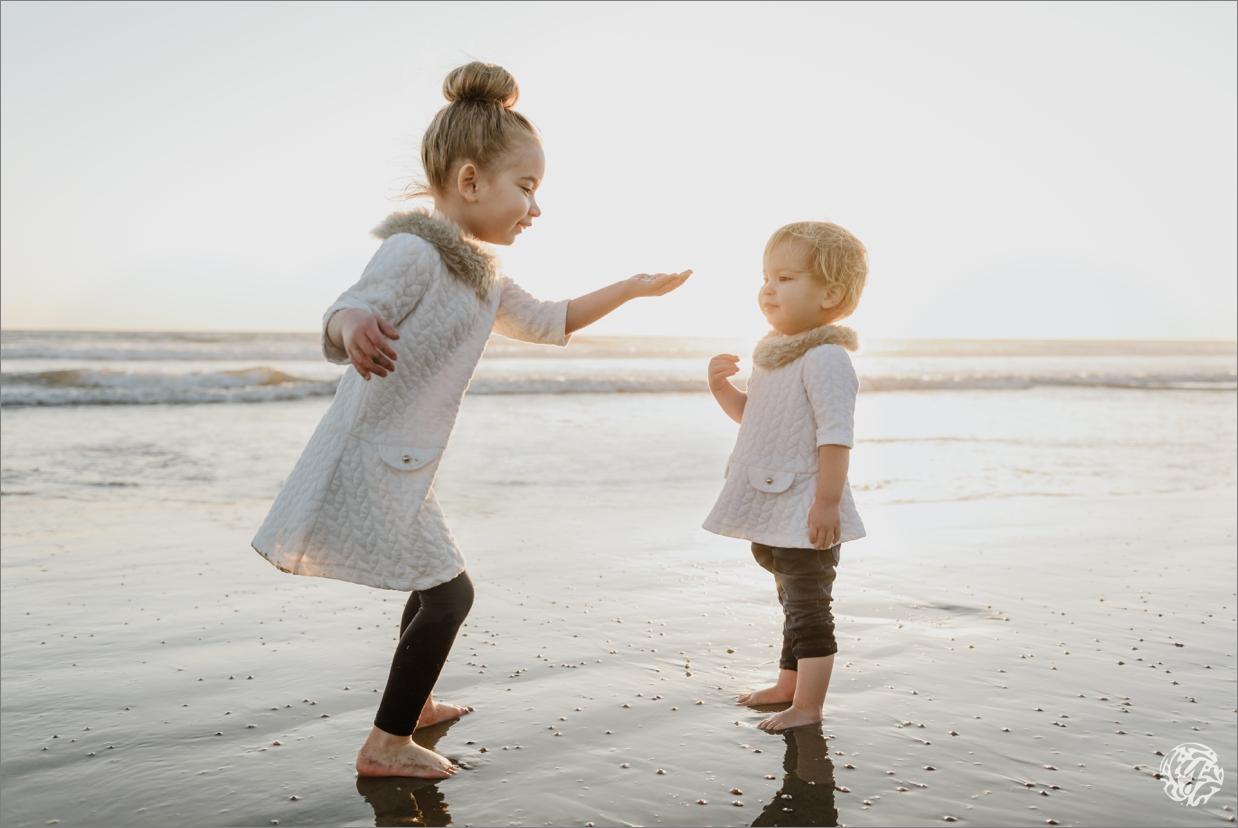 Sisters on the beach - Yana's Photos - Malibu Beach Photographer.jpg